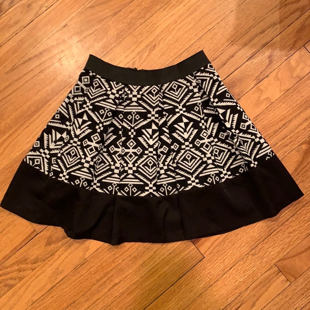 High waisted Skirt, Size S, black and cream, Aztec pattern